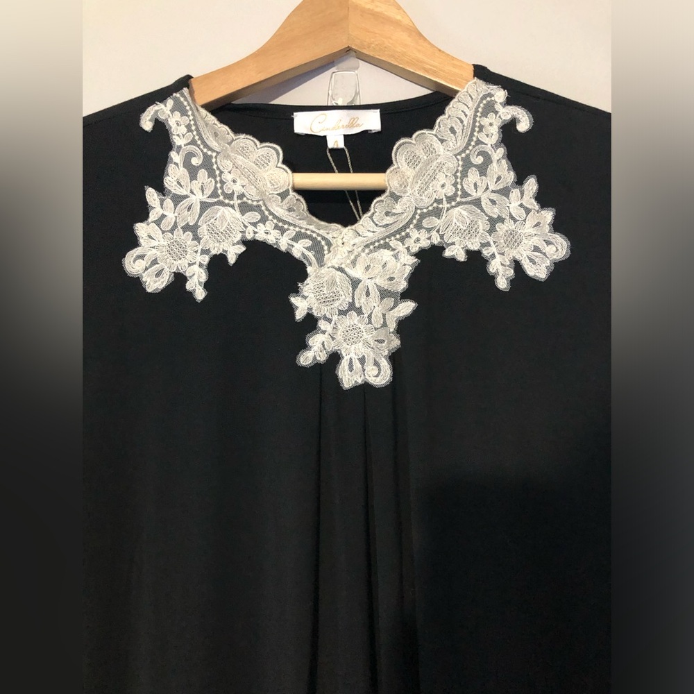 NWT Cinderella Black Nightgown With Floral Lace Neck Detail Mumu Women’s 4